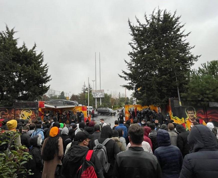 FATİH TERİM İÇİN TOPLANDILAR Fatih Terim Florya da takıma ve