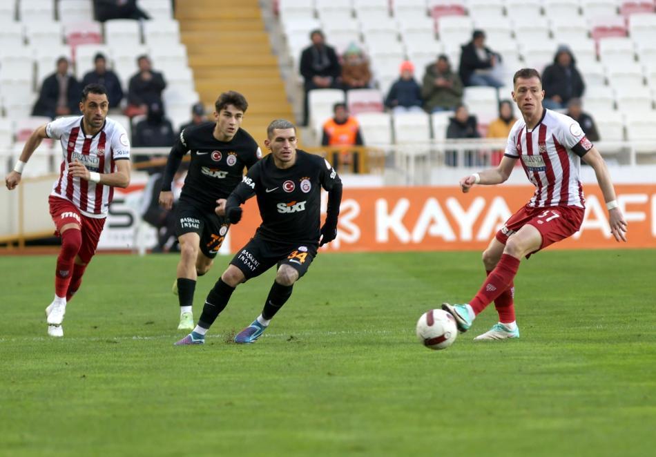 TAM KADRO BÖYLE OLMAZ Rıdvan Dilmen den Galatasaray yorumu Web